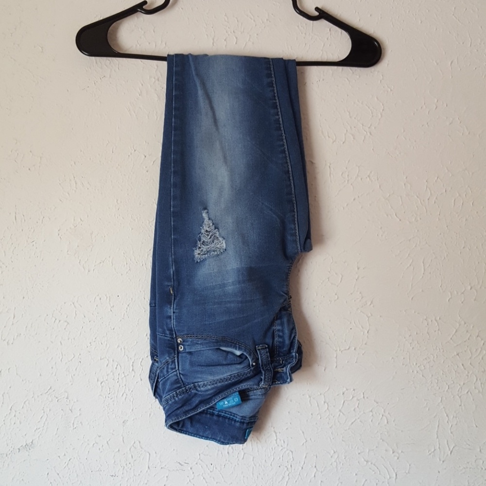 Distressed Capri Jeans